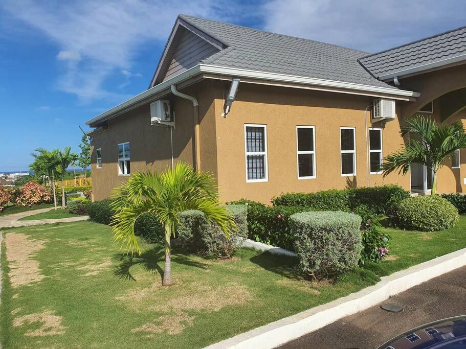 Gil- Manor Apartment Falmouth Ngoại thất bức ảnh