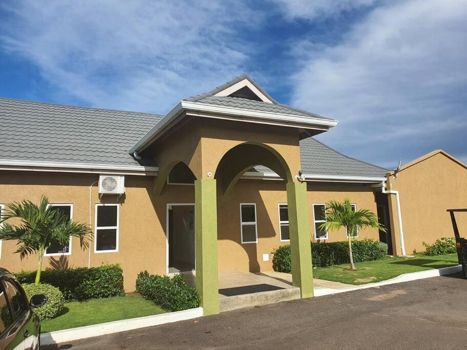 Gil- Manor Apartment Falmouth Ngoại thất bức ảnh